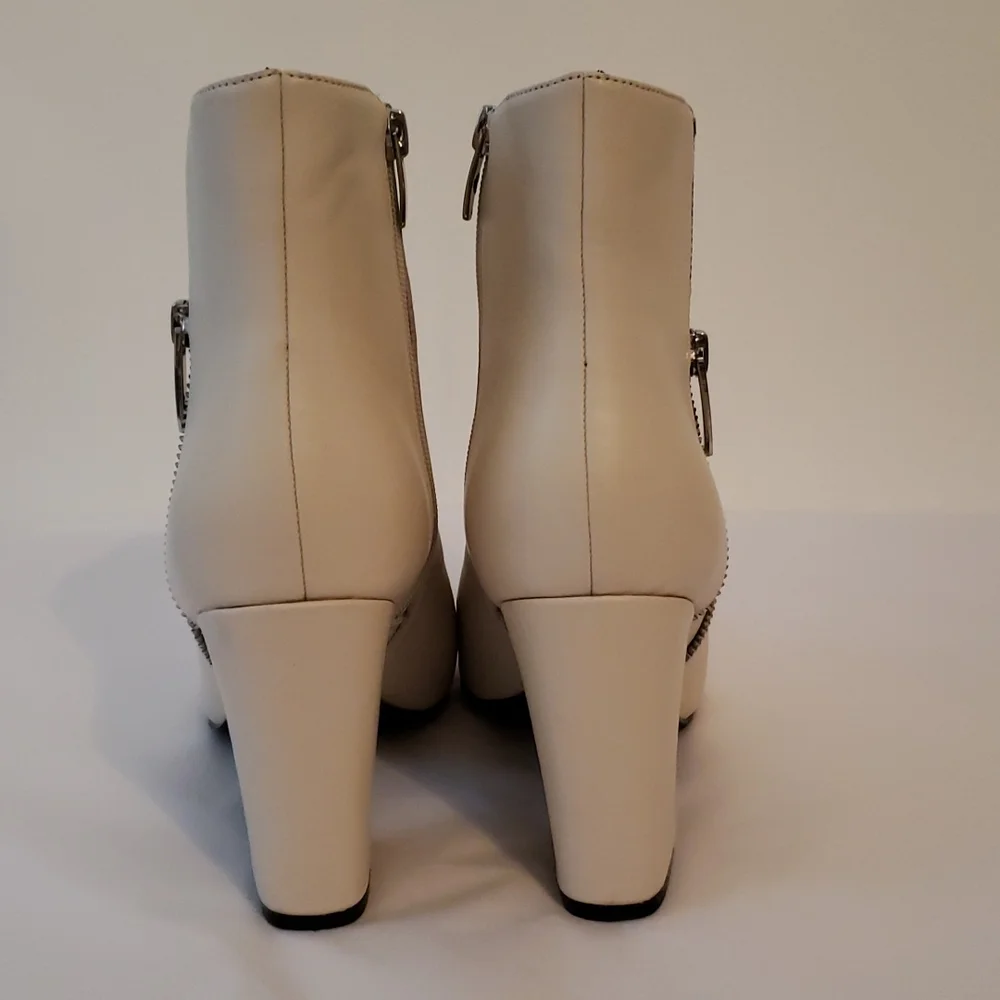 Nine West ankle boots/booties size 9.  Excellent pre owned condition. - Picture 3 of 8